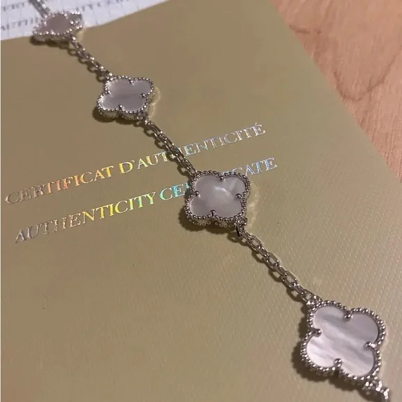 VC&A Alhambra Bracelet – Silver Mother of Pearl {Full Set} - Picture 6 of 6